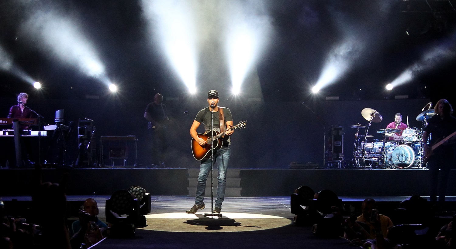  luke bryan 
 Raised up right concert tour dates and tickets near you